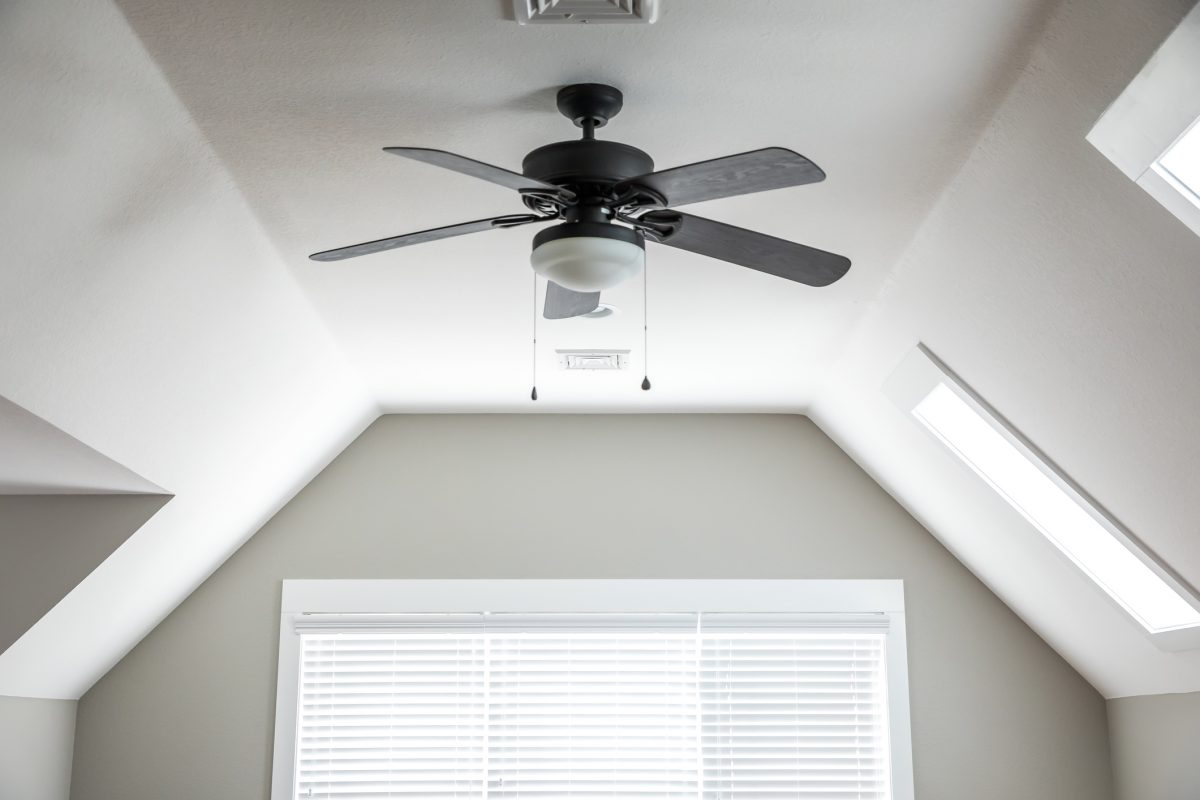 a ceiling fan saves money on the electricity bill